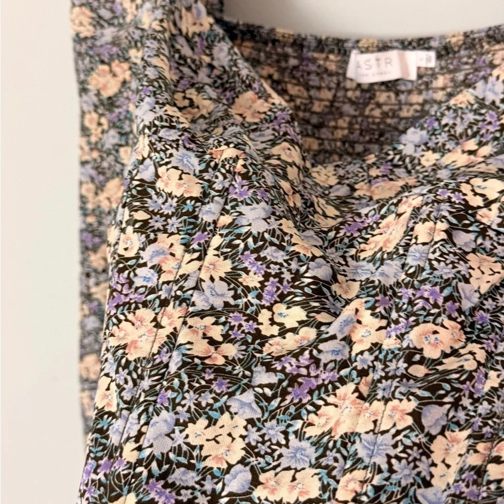ASTR The Label Floral Smocked Boned Crop Top Large Puff Sleeve